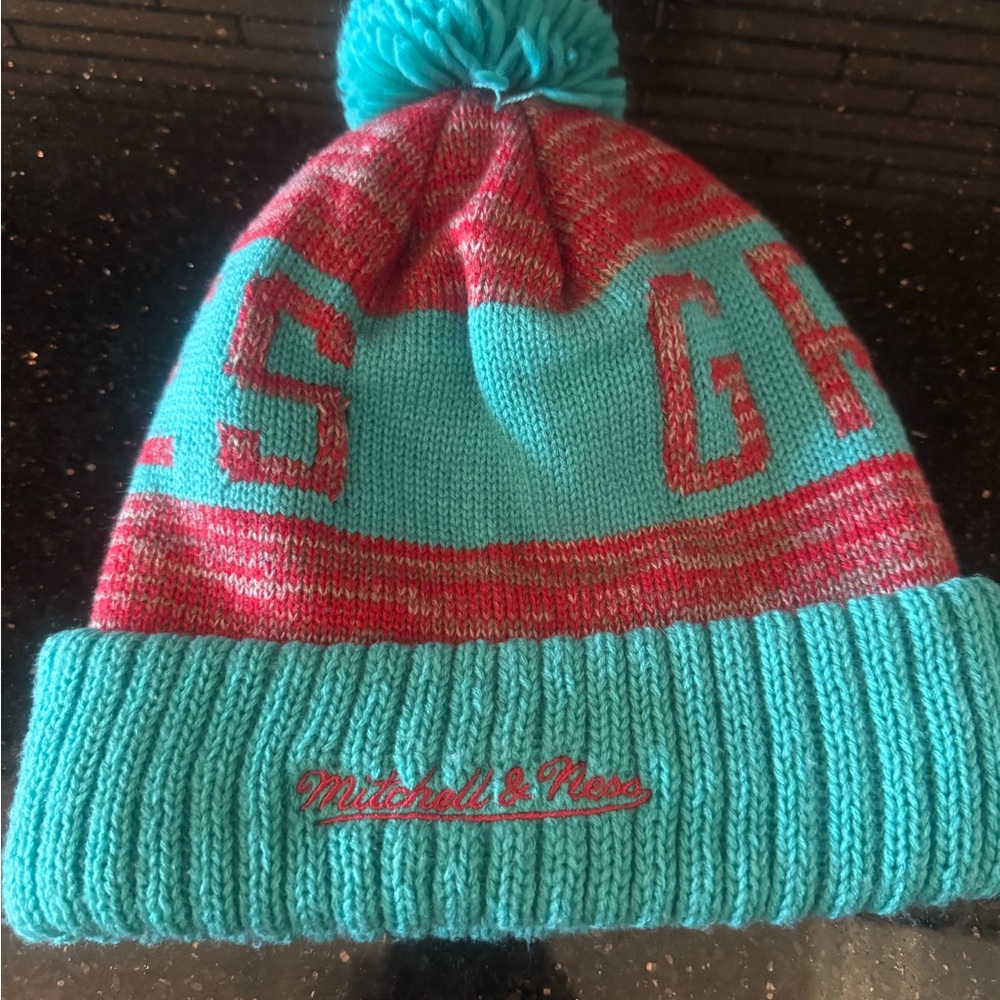 Men’s Vancouver Grizzlies Knit Beanie - Picture 3 of 3